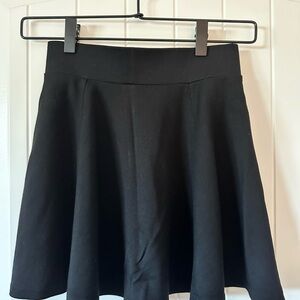 Women's Divided Black Flowy Mini Skirt with Zipper